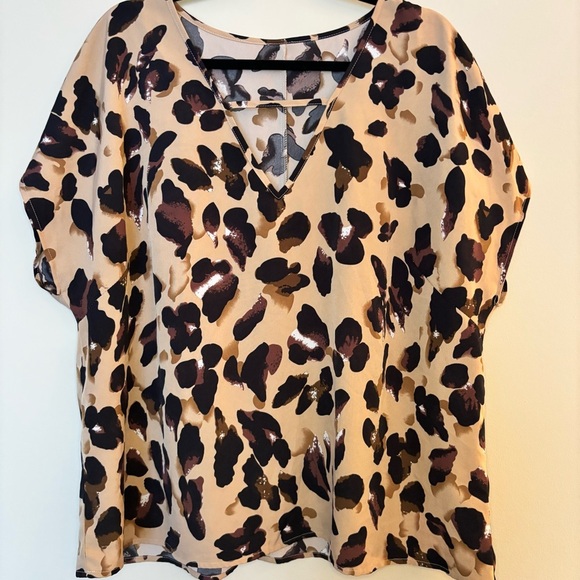 Tops - SOLD - Women’s Short-sleeve Animal Print V-Neck Blouse Size 2X